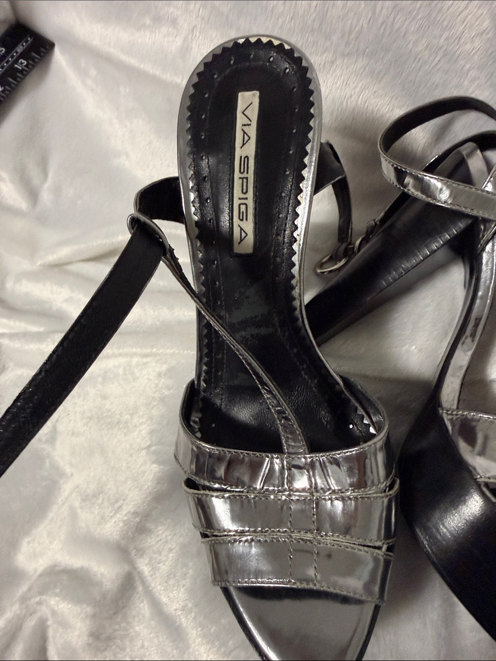 NWOT Via Spiga Metallic Leather Silver T-Strap Heels - Picture 4 of 9